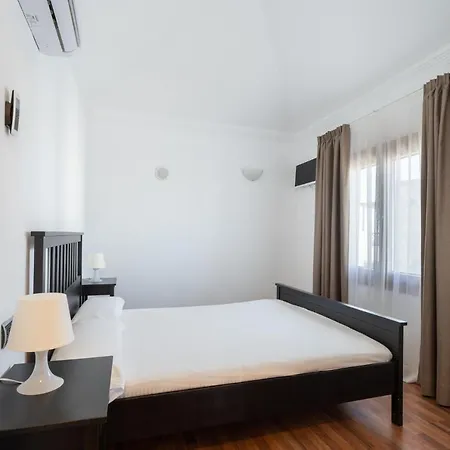 Ereza Villas Camelot *